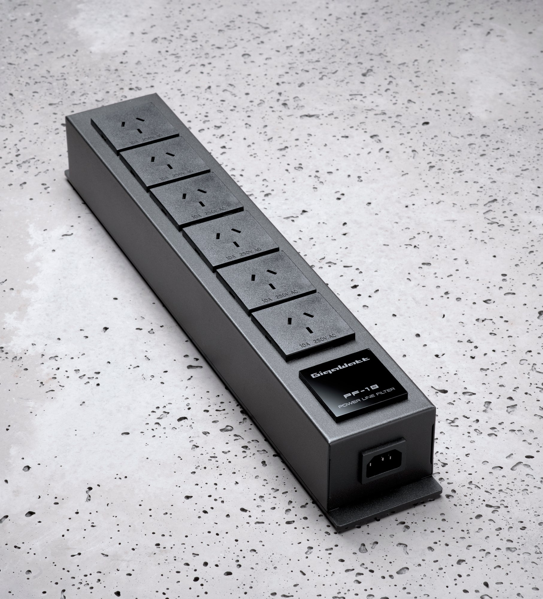 GigaWatt PF-1e Filtering Power Strip (POLAND)