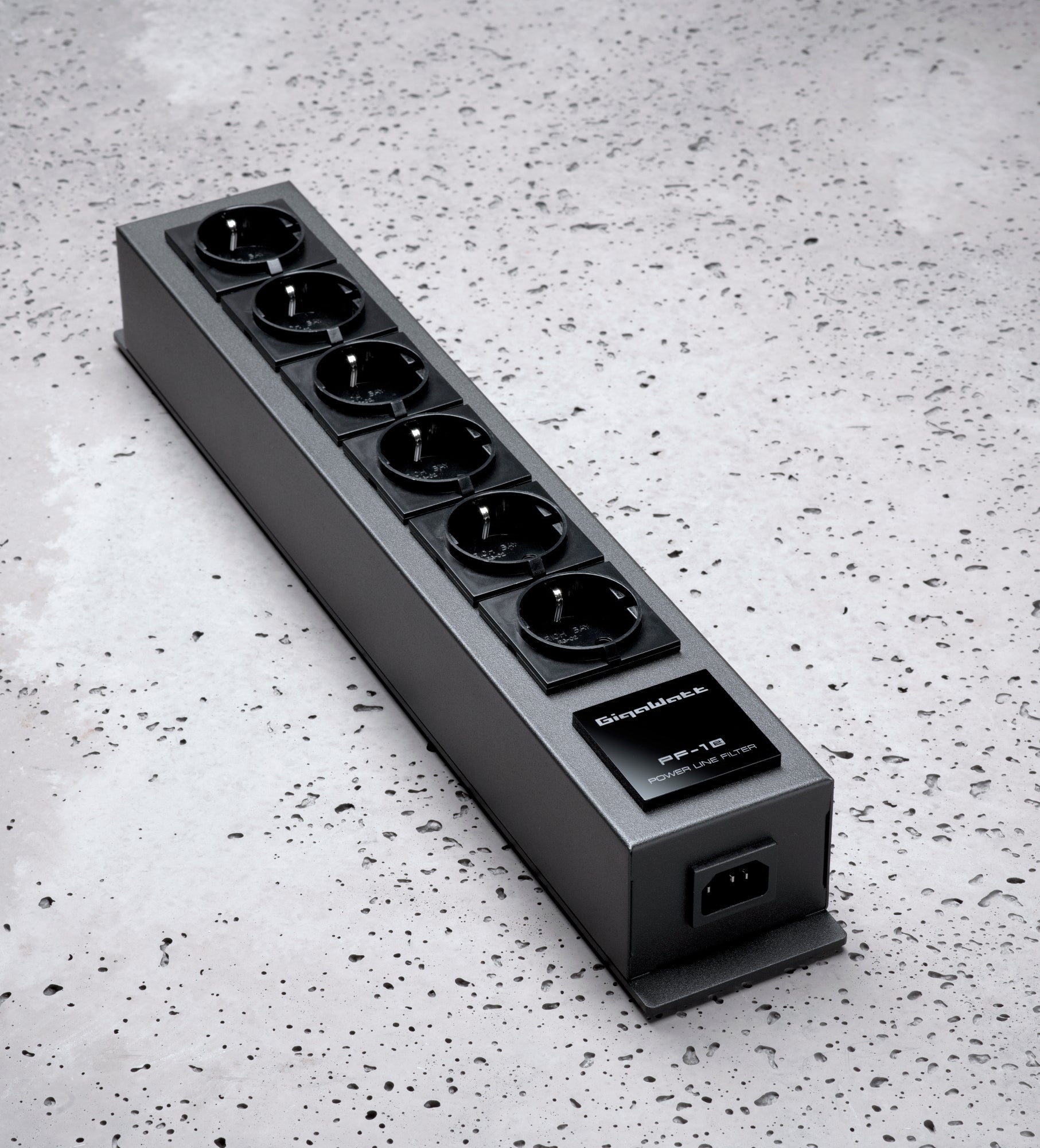 GigaWatt PF-1e Filtering Power Strip (POLAND)